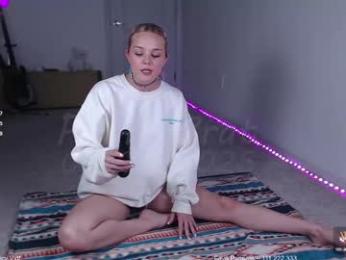 petitebrat — Chaturbate recorded stream screenshot (30 Apr 2025)