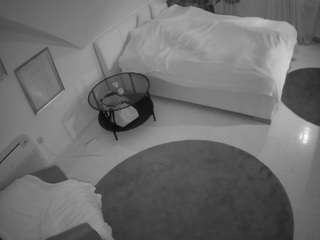 voyeurcam-julmodels-whitebed-4 — Camsoda recorded stream image, 06.02.2025 19:30