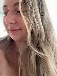 curvyflawless — Stripchat recorded stream screenshot (01 May 2025)