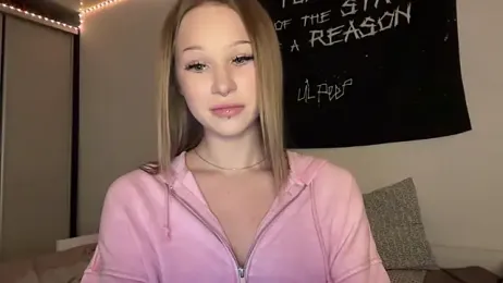 ur_molly — Stripchat recorded stream image, 01.05.2025 16:30