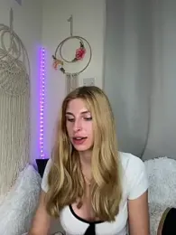 emma05 — Stripchat recorded stream image, 01.05.2025 17:00