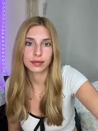 emma05 — Stripchat recorded stream image, 01.05.2025 17:00