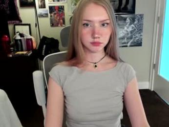 eve003300 — Chaturbate recorded stream image, 01.05.2025 22:20