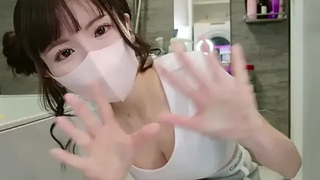 -minami- — Stripchat recorded stream image, 04.05.2025 03:00