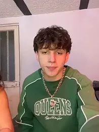 Valenr_and_Thomas — Stripchat recorded stream screenshot (04 May 2025)