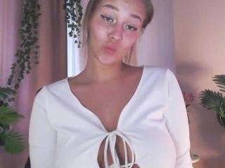 milkybunny — Camsoda recorded stream screenshot (04 May 2025)