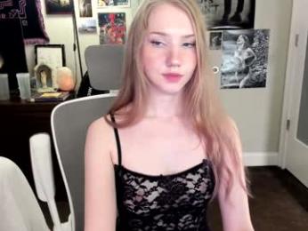 eve003300 — Chaturbate recorded stream image, 05.05.2025 22:10