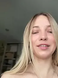 Adelina0001 — Stripchat recorded stream image, 07.05.2025 02:50