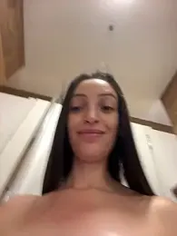 BelleLouiseVp — Stripchat recorded stream screenshot (07 May 2025)