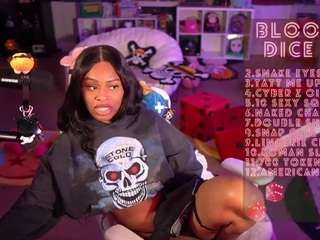 lovenzia — Camsoda recorded stream image, 10.05.2025 22:50