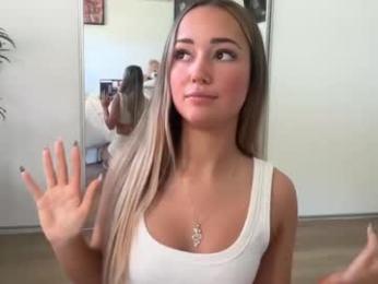 luvlivvyy — Chaturbate recorded stream image, 13.05.2025 01:10