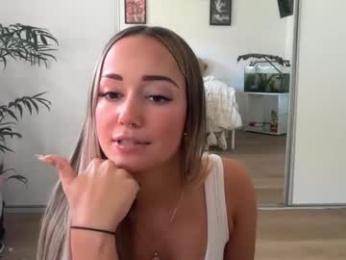 luvlivvyy — Chaturbate recorded stream image, 13.05.2025 01:10
