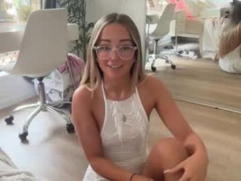 luvlivvyy — Chaturbate recorded stream image, 13.05.2025 01:10