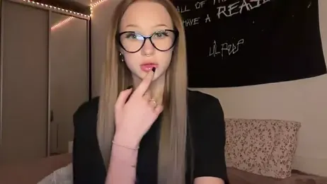 ur_molly — Stripchat recorded stream image, 13.05.2025 12:30