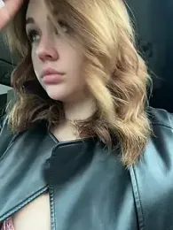 South_Carolina — Stripchat recorded stream image, 18.05.2025 04:00